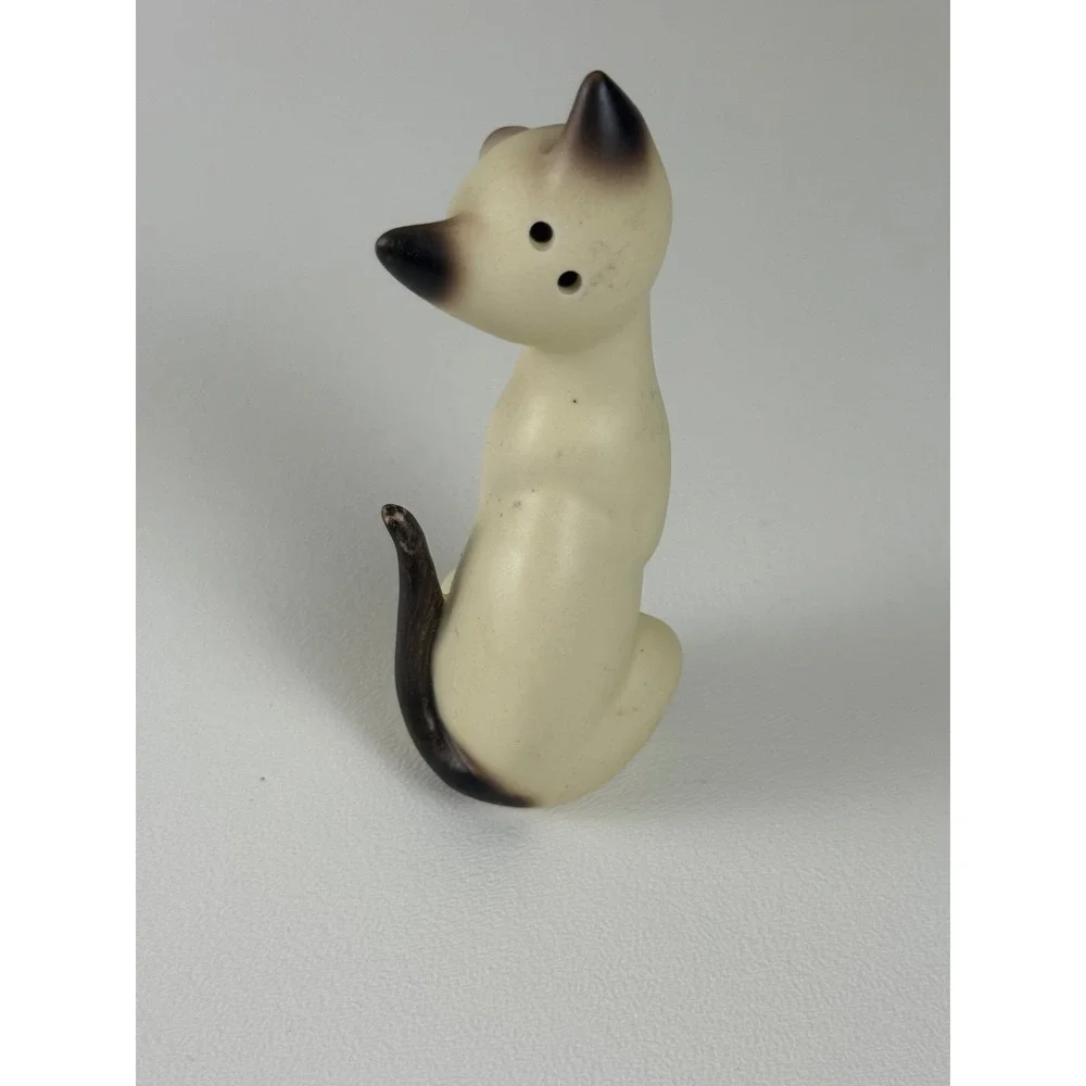 Vintage Siamese  eyes closed Cat Ceramic‎ Figurine Single Salt shaker MCM